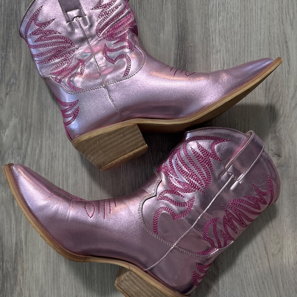 Pink cowgirl boots - Picture 2 of 3